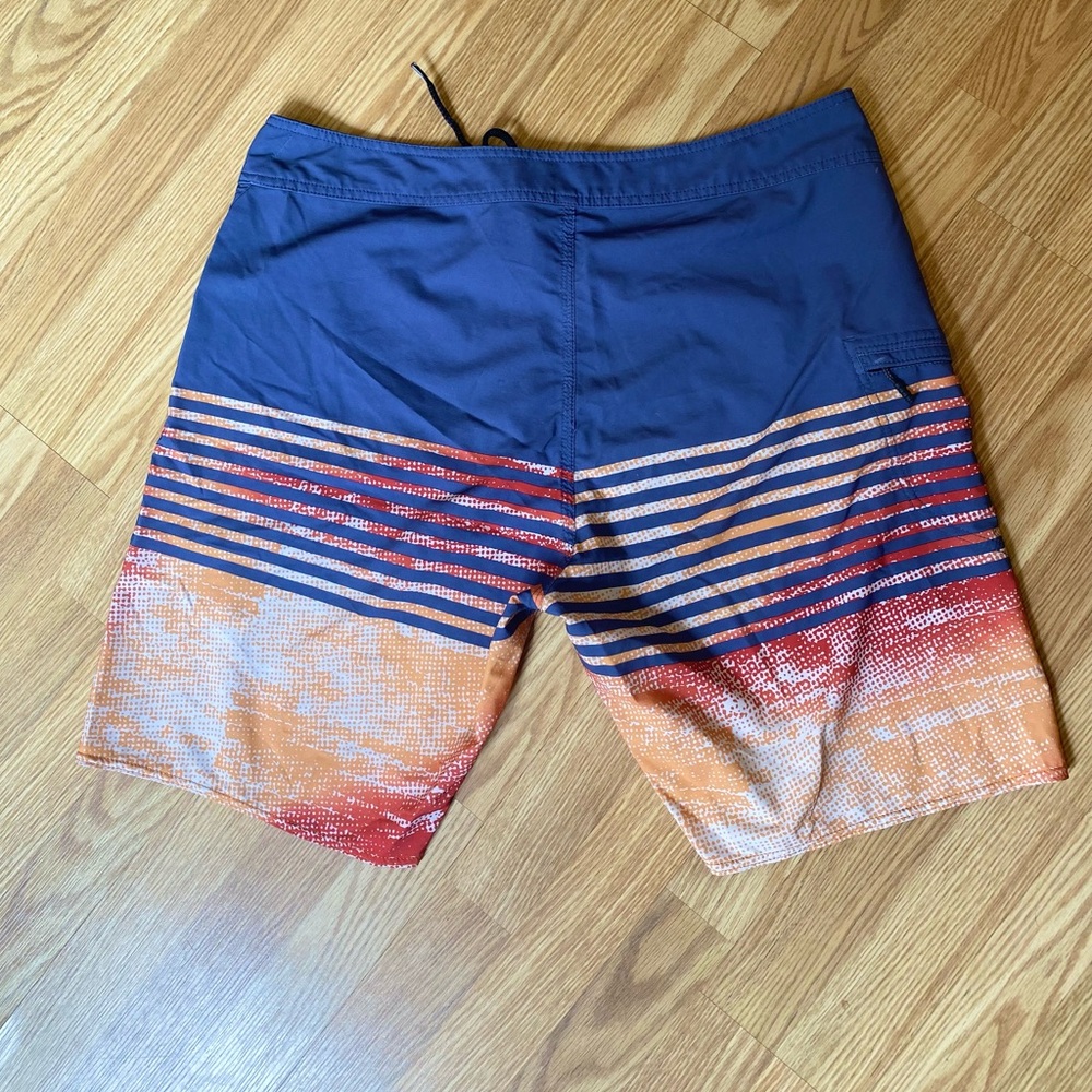 💎 Volcom Mens swim trunks, Board Shorts size 38 VGUC - Picture 4 of 9